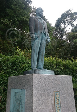 地元福井にある高木大臣父の銅像。過去にはパンツがかぶせられていたことも
