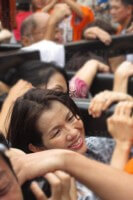 神輿を担ぐ豊田真由子