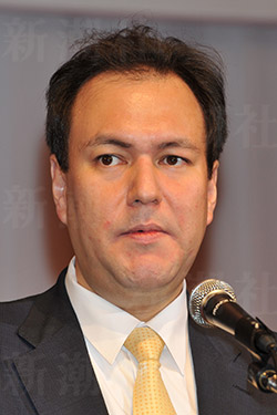 弟は先に代議士に。負けちゃいられない!