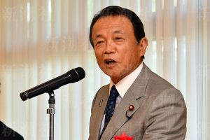 麻生副総理ともお友達