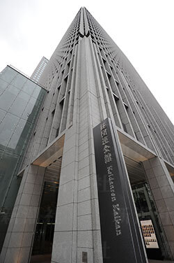 経団連の入るビル