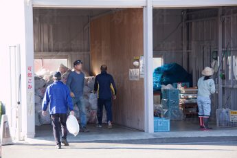 惨めで気の毒な「越境ゴミ捨て行」