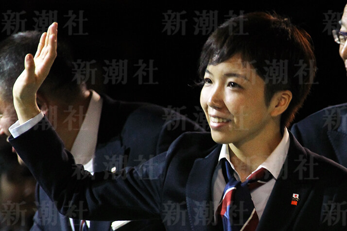 金当確 スケート 小平奈緒 を支援する 足長おじさん デイリー新潮 金当確 スケート 小平奈緒 を支援する 足長おじさん デイリー新潮