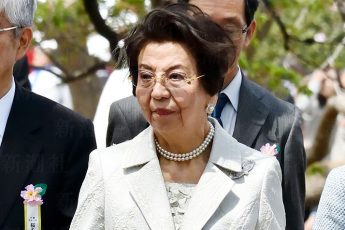 安倍 昭恵 ドレス コード