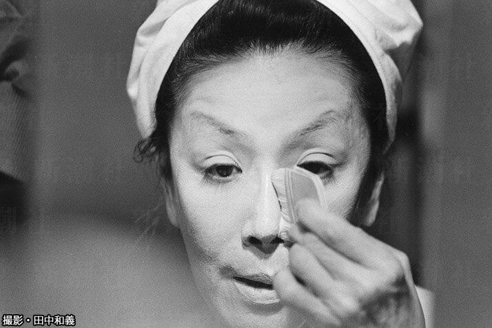 在りし日の 朝丘雪路さん 芸能生活45周年の秘蔵ショット公開 デイリー新潮 在りし日の 朝丘雪路さん 芸能生活45周年の秘蔵ショット公開 デイリー新潮