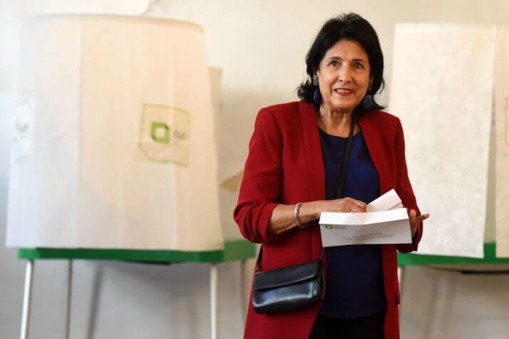 「大失言」で決選投票にもつれ込んだジョージア史上初「女性大統領」候補