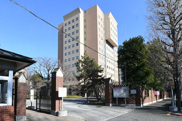 2年間“理事長”“学長”が不在の名門「日本女子大」 調停役も激怒する異常事態 | デイリー新潮