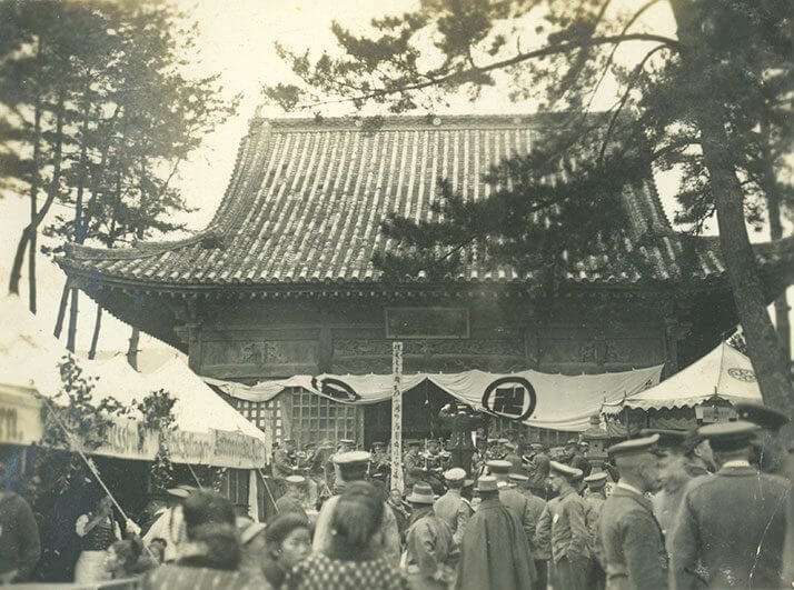 霊山寺で行われた捕虜たちの展覧会の様子（提供：鳴門市ドイツ館）