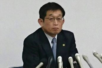 泉房穂市長