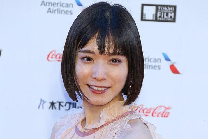 松岡茉優 運転の車が追突 新cm女王 が加害者で蒼ざめた人々 デイリー新潮