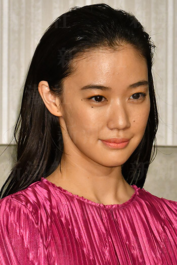 宇多田ヒカル 蒼井優 芸歴年超なのに 新人賞 の違和感 デイリー新潮 宇多田ヒカル 蒼井優 芸歴年超なのに 新人賞 の違和感 デイリー新潮