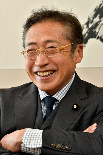 渡辺美智雄元副総理の孫と 息子 喜美が新宿区議選で 激突 デイリー新潮