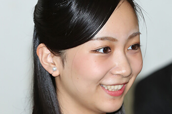佳子さま メールボックスに集団的自衛権ビラを投函した真犯人 デイリー新潮 佳子さま メールボックスに集団的自衛権ビラを投函した真犯人 デイリー新潮