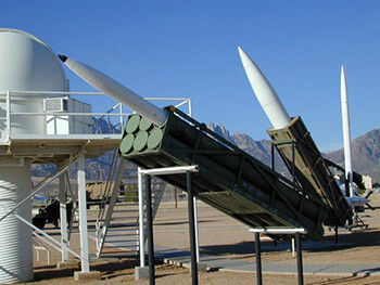 ロケット弾（Wikimedia Commons）