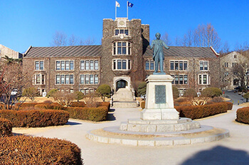 延世大学校（Allen R Francis／Wikimedia Commons）