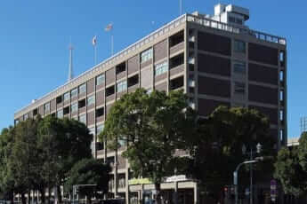 横浜市庁舎（wiki）　2020年移転予定