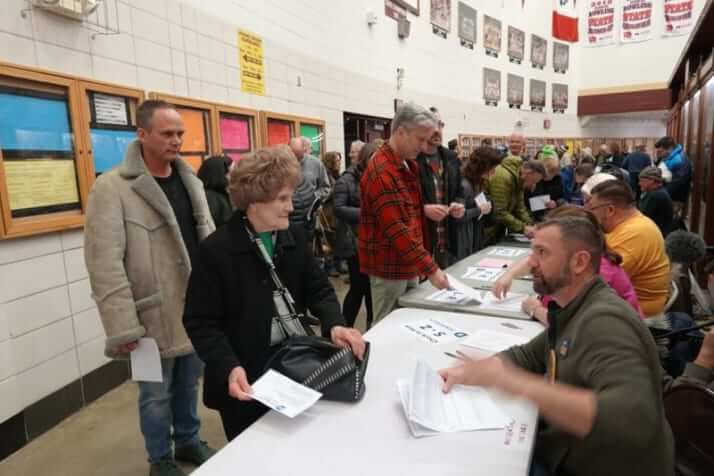 混乱と波乱の民主党「アイオワ州党員集会」 【特別連載】米大統領選「突撃潜入」現地レポート(4)