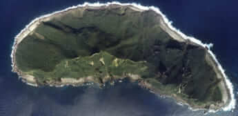 魚釣島「国土画像情報（カラー空中写真）　国土交通省」