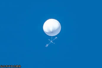 正体不明の白い球体（仙台市天文台提供）