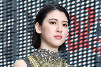 三浦春馬さん×三吉彩花　切り抜き　ELLE 世界の 三浦春馬さん×三吉彩花 切り抜き ELLE その他｜その他