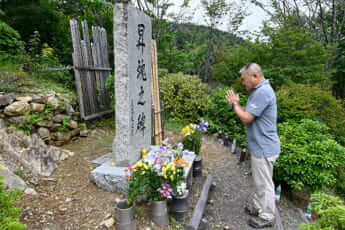 御巣鷹山犠牲者の墓