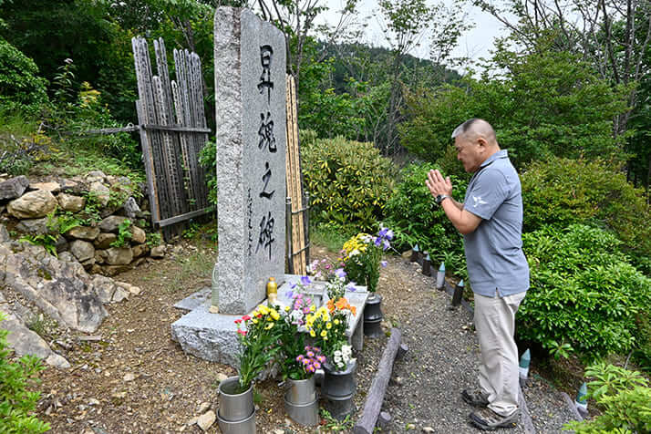 御巣鷹山犠牲者の墓