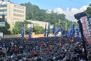 「貴族労組」の集会風景