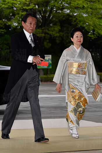 麻生太郎、麻生千賀子