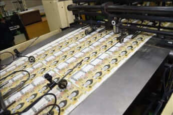 6＝紙幣のホログラムは日本から