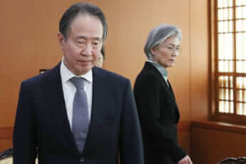 韓国の外交部長官、冨田浩司駐韓日本大使