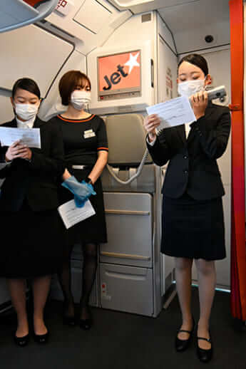 CAの業務を体験する学生