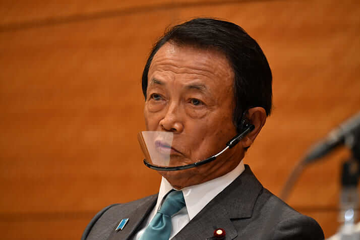 麻生太郎のマスクが変