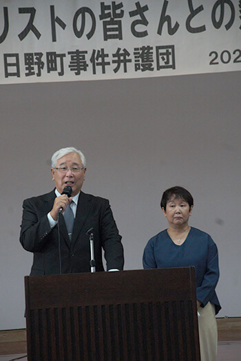 弘さんの長男・阪原弘次さん、長女・丸山美和子さん（著者撮影）