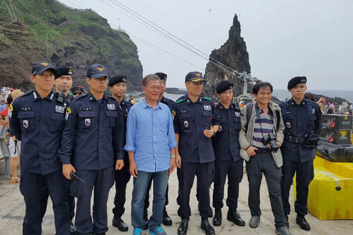 海上警察の面々と記念撮影