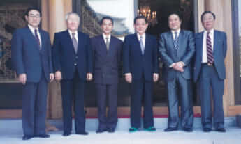 日本の経営者らと李健煕会長
