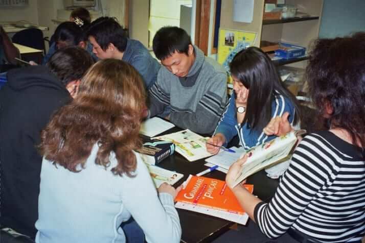 パリ「失敗テロ」が浮き彫りにした「付き添いなき未成年」問題