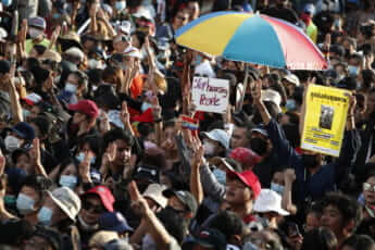 タイ「大規模デモ」が問い直す「未完の民主主義」