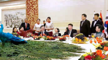 宴席を囲む中韓トップ