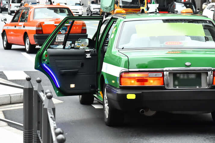 タクシー マスク着用応じぬ客はお断り ホリエモンは反対 現役運転手の本音は デイリー新潮