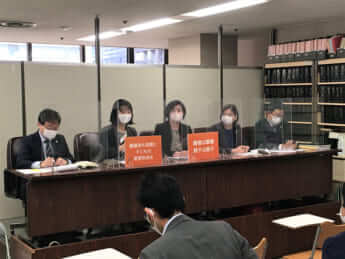 「離婚後単独親権違憲集団訴訟」記者会見（2020年10月21日、東京・霞が関の司法記者クラブ）