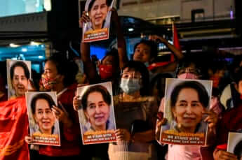 「アウン・サン・スー・チー大勝」が暗示するミャンマー「4分の3の民主主義」の落とし穴