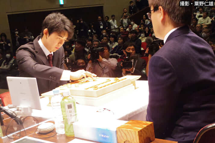 藤井聡太（撮影・粟野仁雄）