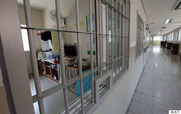 朴槿恵前大統領は他の収容者より広い10.57平方メートル規模の独房に収容されている