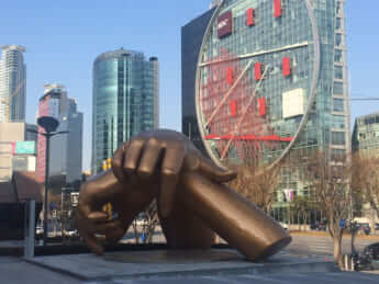 PSYの“乗馬ダンス像”