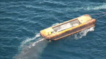 土砂を投棄する様子