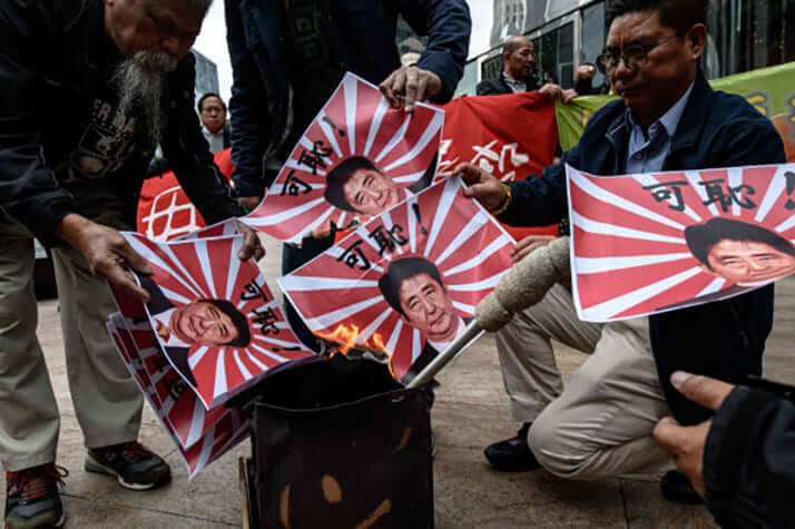 安倍晋三前首相の顔に絡めて活動する反日市民団体