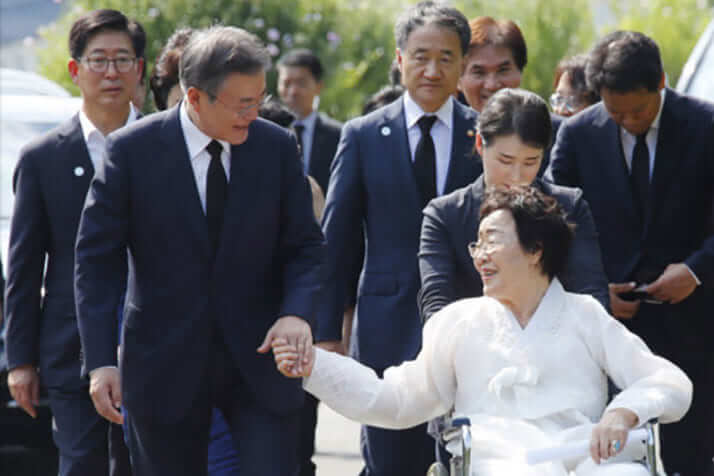 文在寅　慰安婦