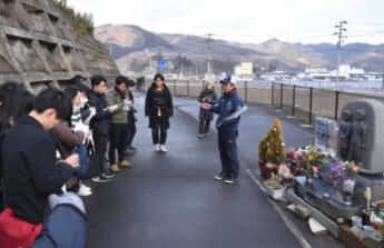 【魂となり逢える日まで】シリーズ「東日本大震災」遺族の終わらぬ旅（10）亡き息子と共に語り続ける「あなたの命を守って」　魂となり逢える日まで（10）