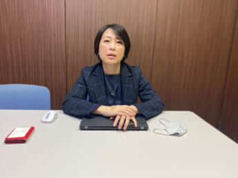 執行役員として勤務する会社でインタビューに応じた高橋美穂氏