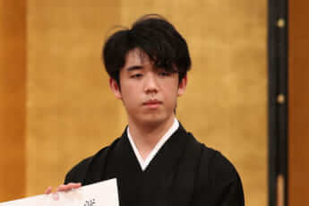 藤井聡太、初CM契約が対局に与える意外な影響 「初手お茶」の ...